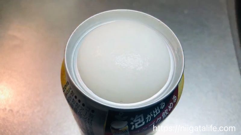 アサヒスーパードライの「生ジョッキ缶」を開封！泡がモコる様子を3秒おきに見せるよ！